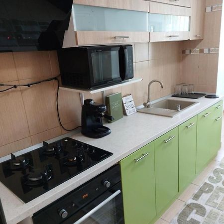 Apartament Central Renovat 3 Camere ブカレスト エクステリア 写真
